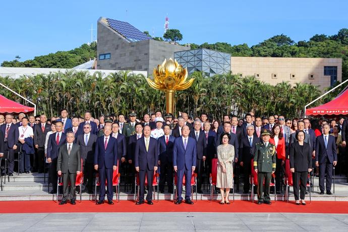 澳門特區政府舉行慶祝中華人民共和國成立75周年升旗儀式和招待酒會